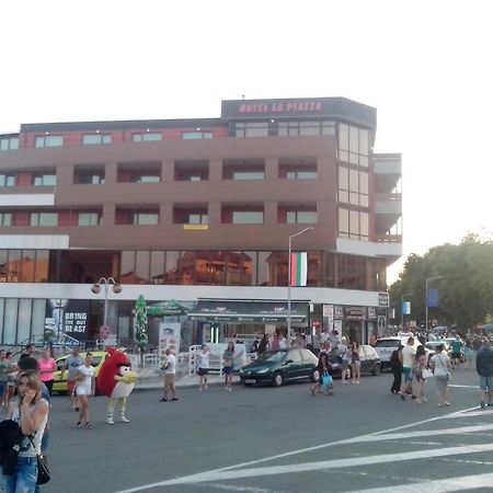 La Piazza Primorsko Rooms & Apartments Exteriör bild