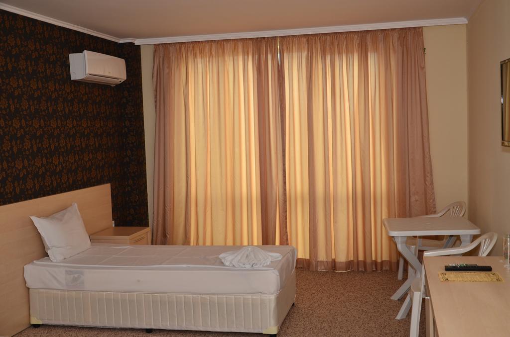 La Piazza Primorsko Rooms & Apartments Rum bild