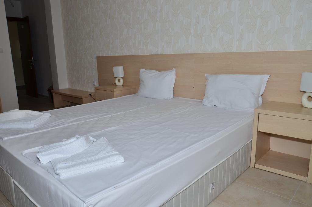 La Piazza Primorsko Rooms & Apartments Rum bild